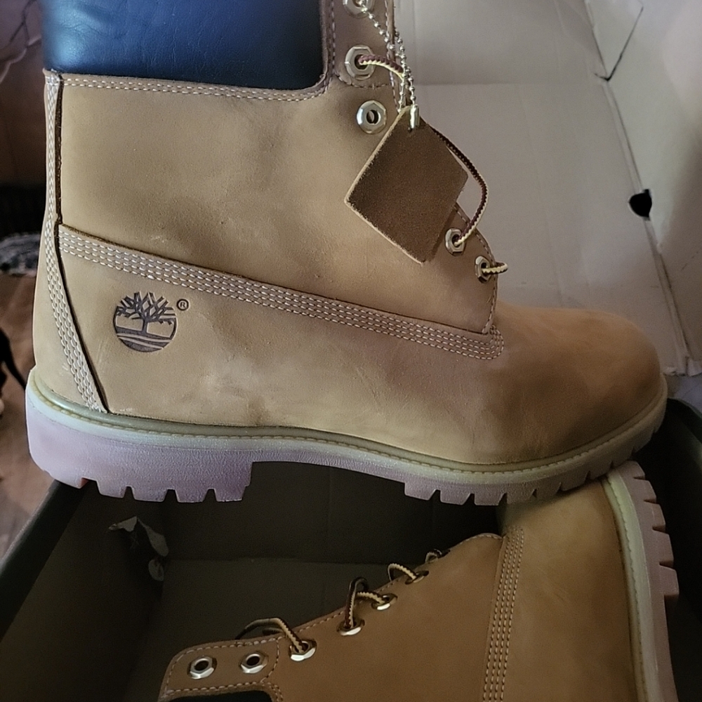 New mens Timberlands boots size 12w , color Tan .